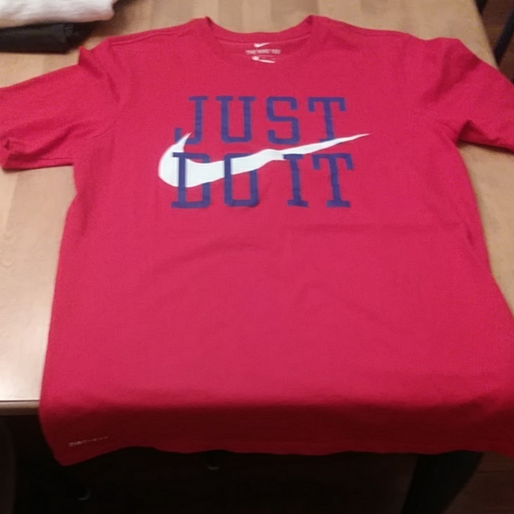 Red nike tee shirt